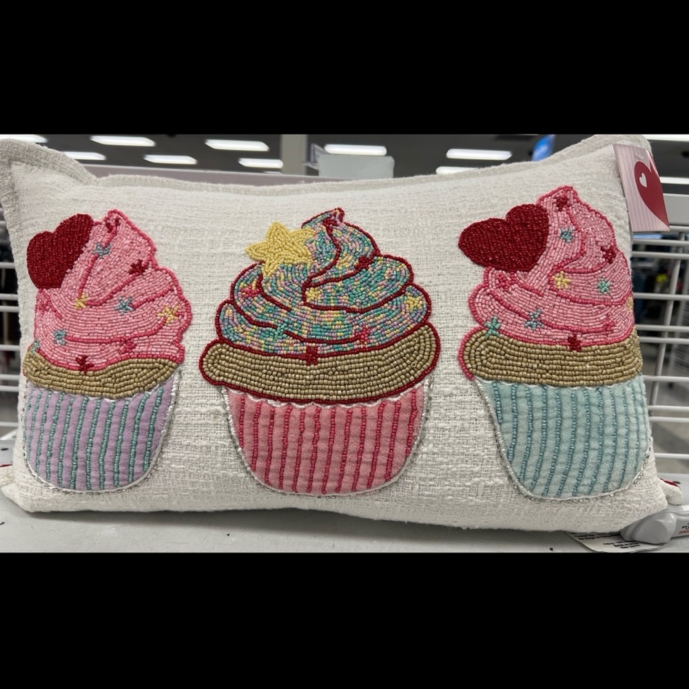BEADED CUPCAKES THROW PILLOW// VALENTINES DAY// 14 x 20”